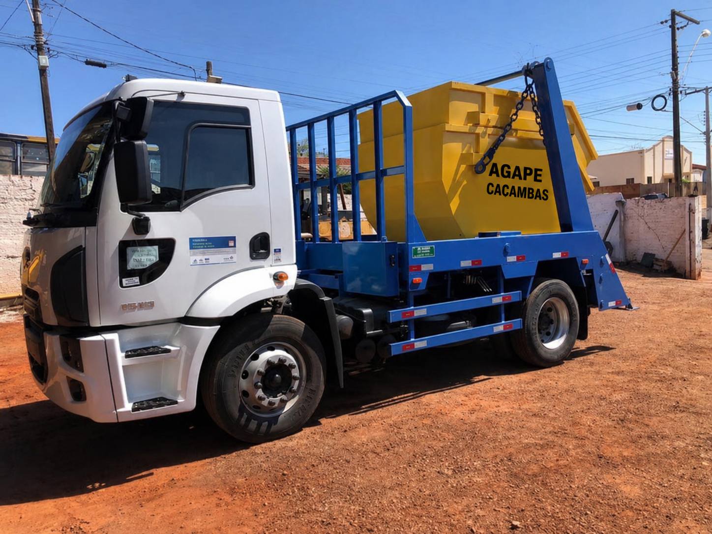Caminhão da Agape Caçambas pronto para entrega